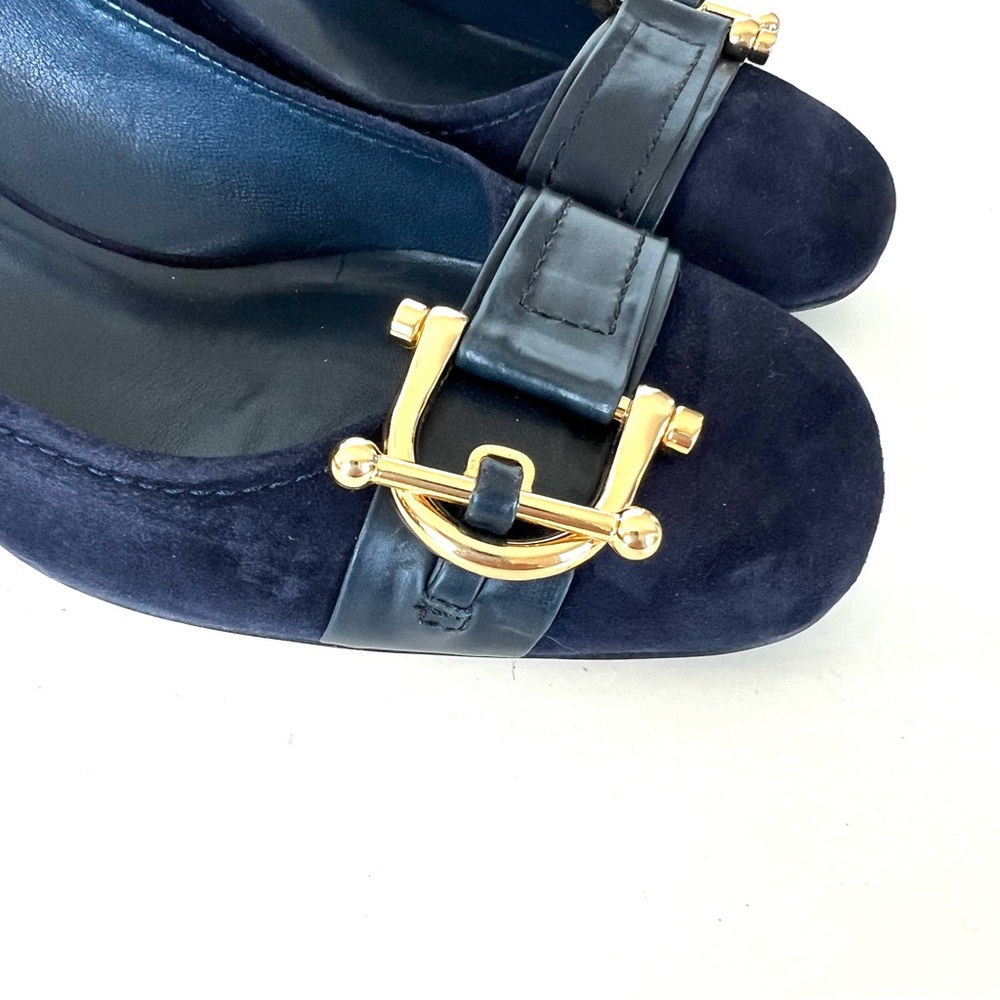 TORY BURCH Noel Navy Blue Suede Gold Horse Bit Vntg Closed Toe Heel Pump Sz 8 M - Picture 5 of 11